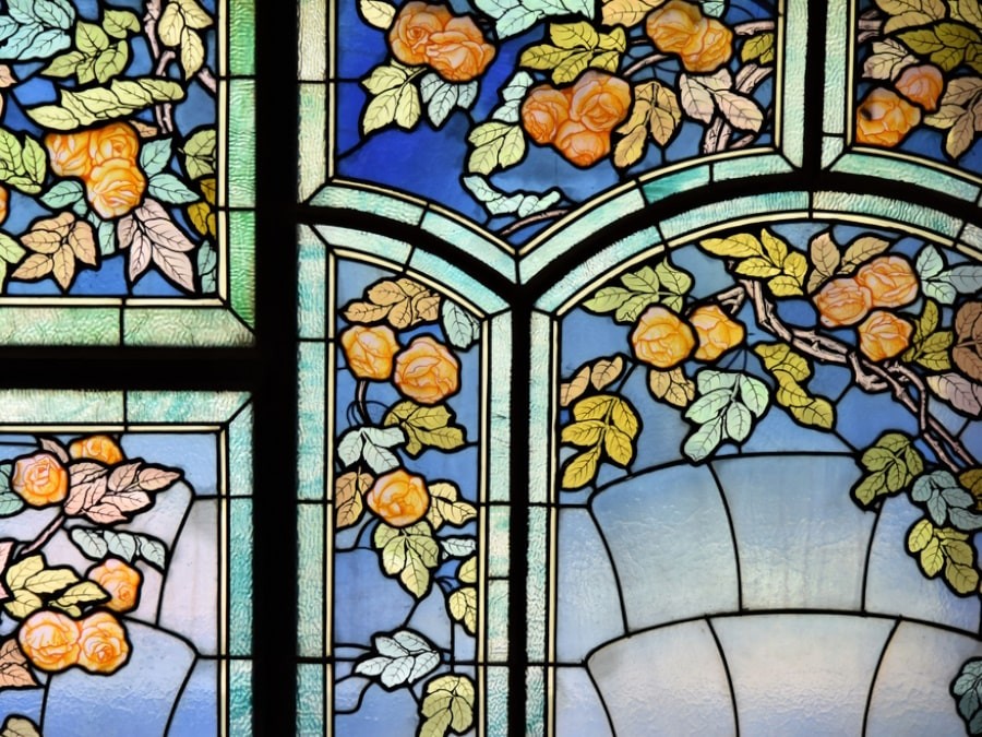 Оригинальные техники обработки цветного стекла: муранское стекло, витражи Тиффани и ботанические работы Эмиля Галле