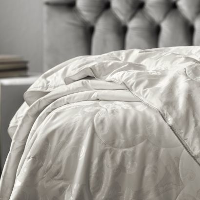 Comforters : buy online at the best price | TOGAS